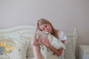 ストレートネック改善のカギは枕の高さ！おすすめの人気モデルを紹介