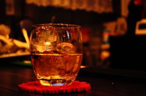 アルコール・お酒を摂取すると睡眠が浅い？その理由に迫ろう