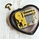 オルゴールの音楽を聴くと安眠できるのはなぜか？その理由を探ろう