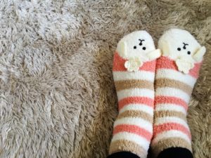 寝る時に靴下を履くとどんな効果があるの？気を付けることはある？